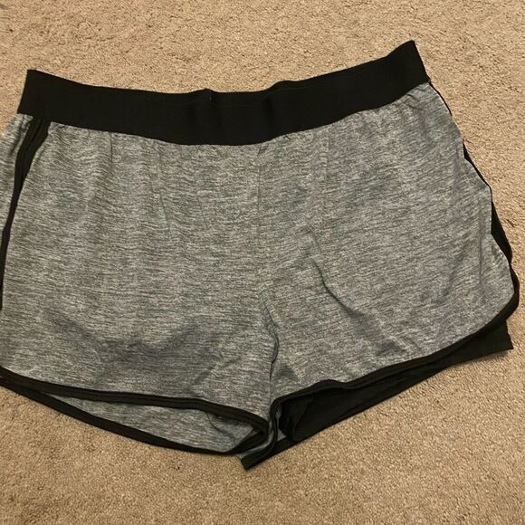 Women’s Dansko exercise shorts - Picture 1 of 6